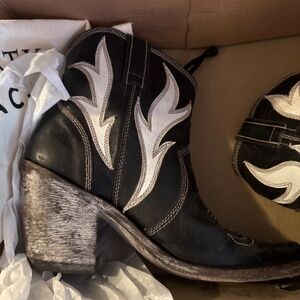 Gorgeous Liberty Black Evan Mossil  LB713427 Like New